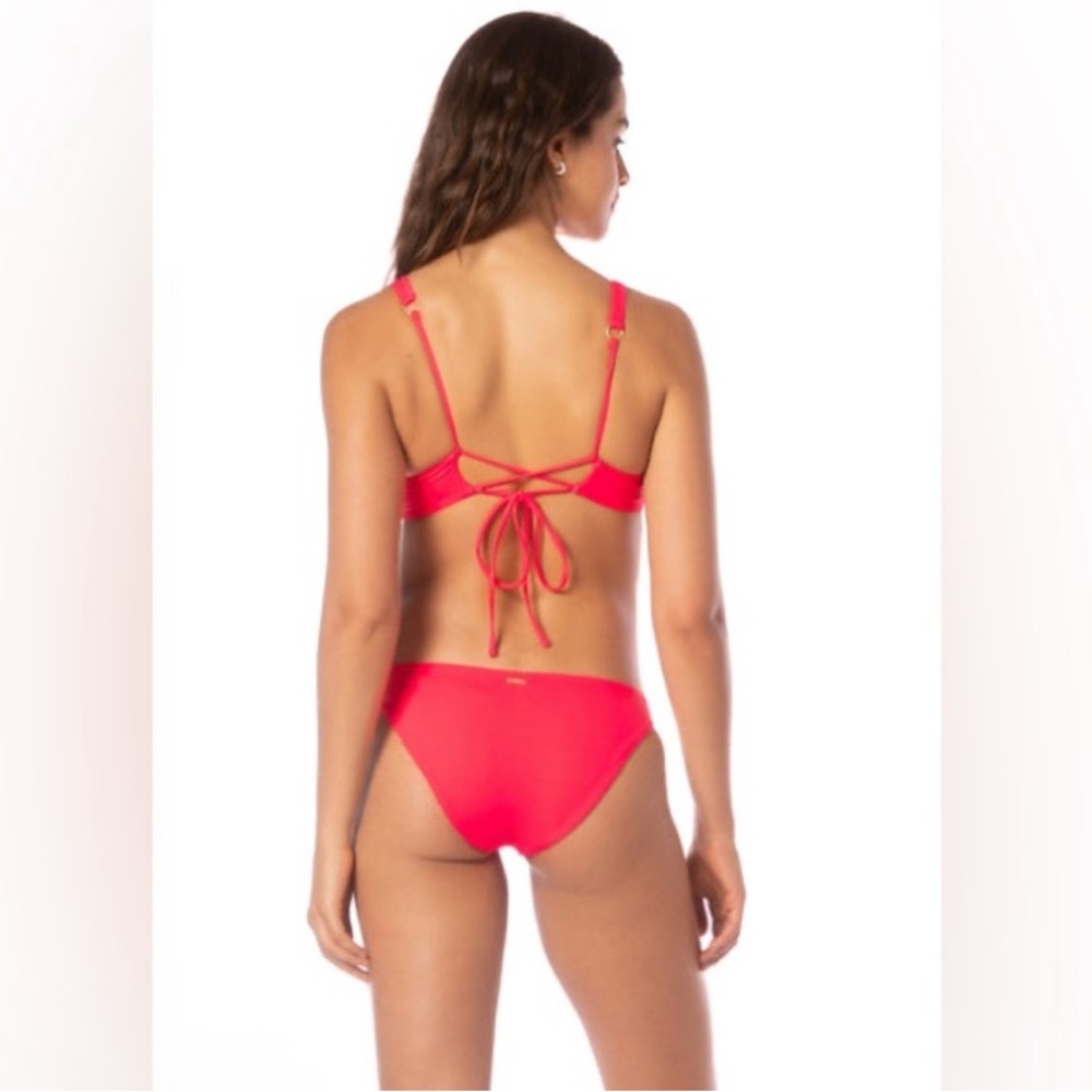NWT Maaji Coral Crush Victoria V
Wire Bralette Bikini Top - Picture 5 of 9